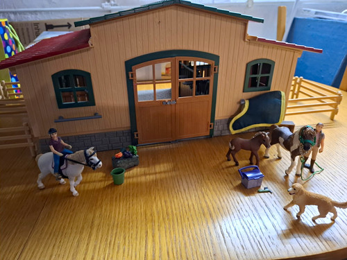 Schleich reiterhof pferdestall - schleich,