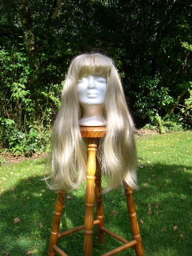 Langhaarperücke blond