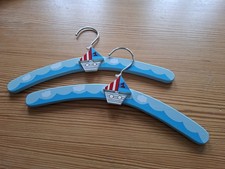 2  Kinderkleiderbügel Holz Gisela Graham Maritim