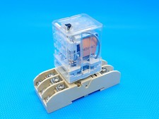 Finder Type 60.13 Relais Steckrelais 230V mit Sockel electronic S411 Inkl. MwSt.