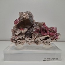 Roter Turmalin Rubellit auf Rauchquarz Malkhan Sibirien Russland