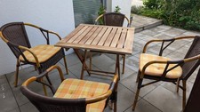 Gartenmöbel-Set: 4 Stapelstühle + Klapptisch aus Teakholz |