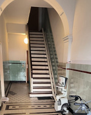 Treppenlift gerade Treppe Thyssen Krupp  von 04.2025  Papiere und Rechnung