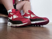 Nike AIR MAX 90 in rot/Schwarz in 45 US 11 getragen
