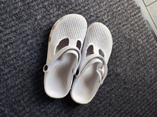 Hausschuhe Kunststoff Gr. 38/39 weiß Gartenschuhe Camping Schuhe Schlappen...