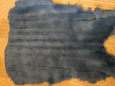 Kaninchen Felle, 2 Felle zusammen, grau gefärbtes und geriffelt  Kanin,  