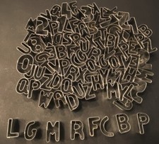 Ausstecher Buchstaben und