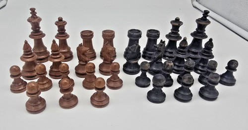 Alte schachfiguren aus holz - schachfiguren,