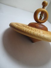 Schnur Kreisel -  mit diverse Hölzer, für Kinder ab 5 Jahre - Holzspielzeug