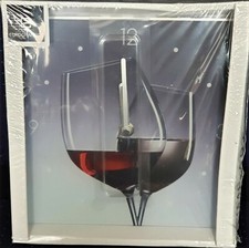 Wanduhr Rotwein mit Glas