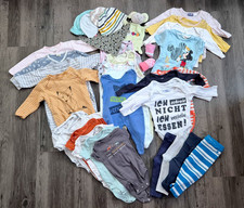 Kleidungspaket Baby Jungen Größe 62/68 - 33 Teile Strampler Bodys Hosen Pullover