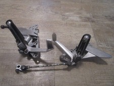 Beide Fussrastenanlagen vorn