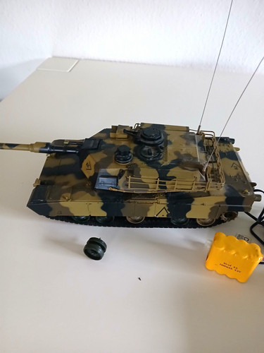 Battle tank elektro - 1:24,