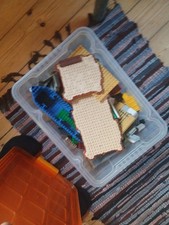 2 Kisten LEGO 20 Figuren und Ersatzteile Und Ein Polizei Boot