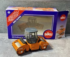 Siku Super 2022, Straßenwalze Hamm HD 90, Baufahrzeug-Modell, Modellfahrzeug