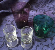 4 Trinkgläser 2 x farbig + 2 Snaps / Konvolut vintage