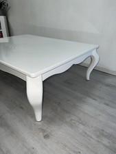 glänzend weisser Couchtich von Höffner