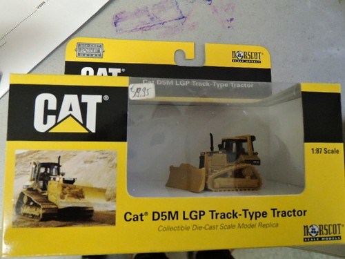 Cat d5m lgp - cat, track-type
