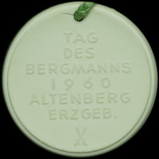 ALTENBERG (ERZGEB.) / SACHSEN: Porzellan-Medaille 1960, weiß. TAG DES BERGMANNS.