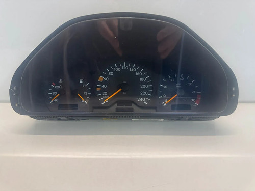 Tacho a2025405948 mercedes - tacho,