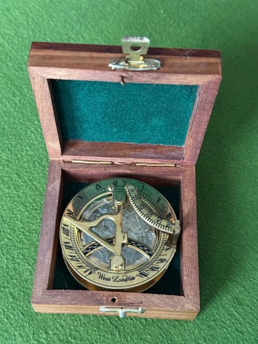 Taschen sonnenuhr mit kompass - taschen-sonnenuhr,