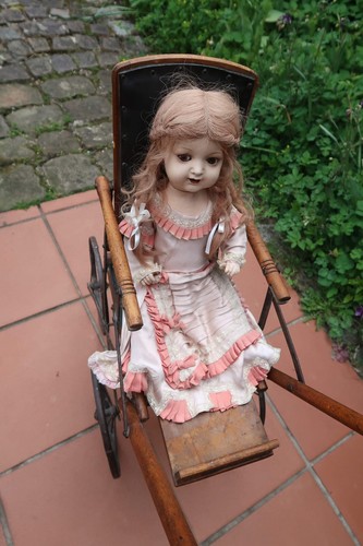 Puppenwagen mit puppe - mit, antik