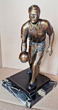 Bronze Skulptur Bowling Spieler auf Steinsockel Pokal Vintage