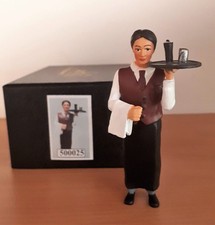 G Kellner mit roter Weste