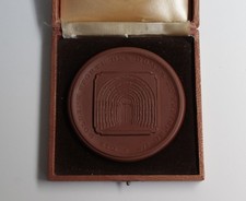 DDR Porzellan Medaille Goldene