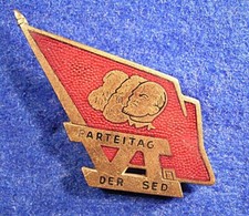 07 106 DDR Abzeichen SED VI
