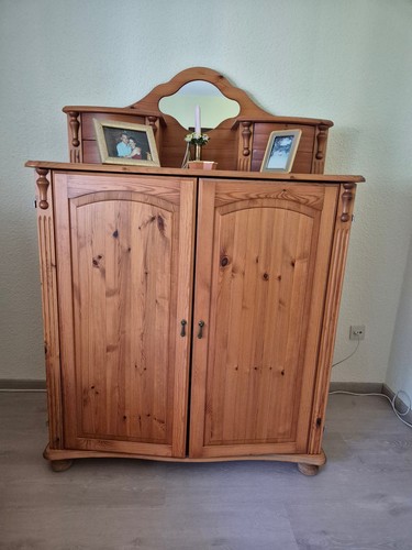 Massives kiefer vertiko mit - kiefer,