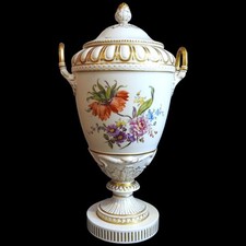 Große KPM Deckelvase mit Handhaben