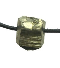 Rohstein gebohrt Pyrit Würfel