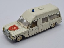 Siku V306 Mercedes Binz Europ Krankenwagen im stark bespieltem Zustand 