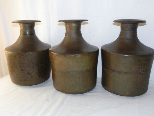 Eine antike kupfer vase vasen - vase,