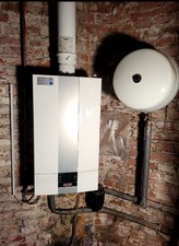 Wolf Gasbrennwert- Heiztherme CGB-2-20 inkl. Luft- Abgasrohr günstig abzugeben