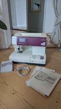 Marke Pfaff Nähmaschine, Modell Quilt Style 2042, Farbe weiß Beere, 