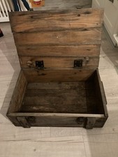 Alte Holzkiste mit Deckel  und Schanieren Vintage 