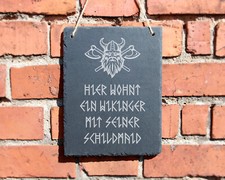 SCHIEFERTAFEL "HIER WOHNT EIN