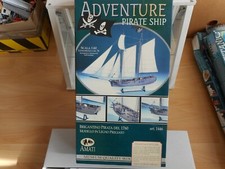 Holzmodellbausatz Amati Adventure Piratenschiff auf 1:60 in Box