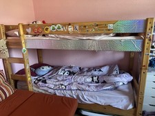 Hochbett (Etagenbett, Holz mit Aufklebern)