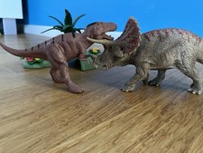 Zwei Dinos (T-Rex