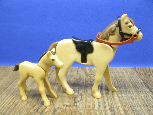 Pferd mit fohlen sattel - mit,