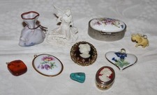 kleiner Posten Trödel u.a. Anhänger (Porzellan & Bernstein), Dose, Uhr (28)