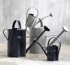 Gießkanne Metall schwarz grau