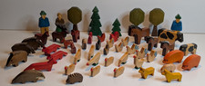 Holztiere und -figuren