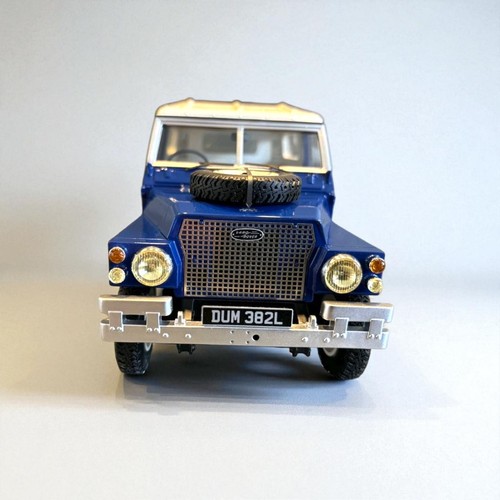 Bos land rover - 1:18,