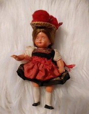 Alte kleine Trachtenpuppe