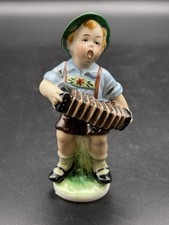 Porzellanfigur Junge Akkordeon