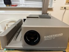 Kindermann Diaprojektor Grau mit Autofokus und Fernbedienung + Magazine + Rahmen